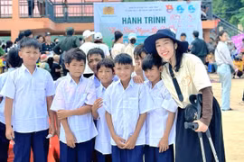 Ms. Nga regularly joins the Sharing Journey group in charitable activities. Photo: Ngoc Duy