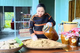 The Jrai Ayun Pa's rice wine, produced by Ms. Nay H’Tó from Phu Ma Miơng hamlet, Ayun Pa ward, has become a favorite among many customers.