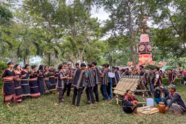 The Cultural Colors of the Lower Ba River