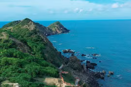 Eo Gió has always been an attractive destination for both local and out-of-province tourists. Photo: Đức Thụy