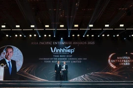 Mr. Thái Như Hiệp, General Director of Vĩnh Hiệp Co., Ltd., receives the Asia-Pacific Outstanding Entrepreneur Award. Photo: DNCC