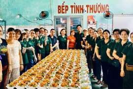 The charity kitchen at Gia Lai General Hospital has mobilized thousands of hearts and hands to keep the fire burning every day. Photo: Provided by the Organizing Committee