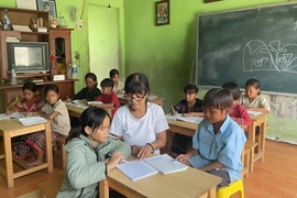 “Godmother” to Disadvantaged Children in Tung Ke Village