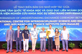 The ICISE Center and the Institute for Nano Life Science Research sign a memorandum of understanding on cooperation. Photo: An Nhien