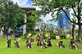 “Gia Lai Workers Join in the Dance of the Great Highlands”
