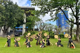 “Gia Lai Workers Join in the Dance of the Great Highlands”