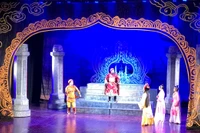 The opera "Nhìn lại một vương triều," performed by the Đào Tấn Opera Troupe in competition at the festival, was awarded the Silver Medal. Photo: ĐVCC