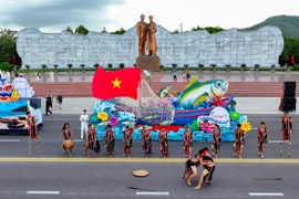Artisans from Pleiku Róh village perform gong music during the Street Festival. Photo: Nguyễn Dũng