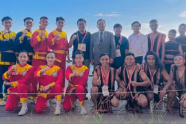 Martial arts master Nguyễn Văn Cảnh, coach of the traditional martial arts team of Gia Lai province, is participating in the training of Vietnamese Traditional Martial Arts in India.