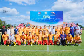 Former Gia Lai footballers participate in the 9th Vietnam Former Footballers Festival.