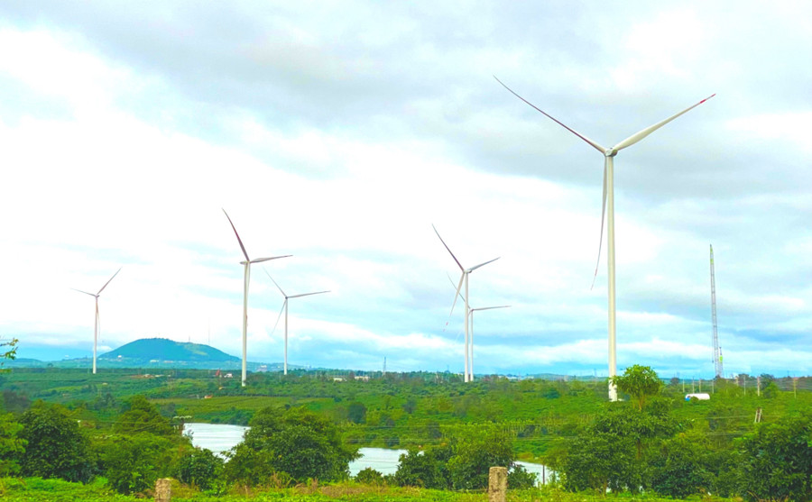 canh-dong-dien-gio-cua-nha-may-dien-gio-phat-trien-mien-nui-xa-bau-can-huyen-chu-prong-4456-569.jpg