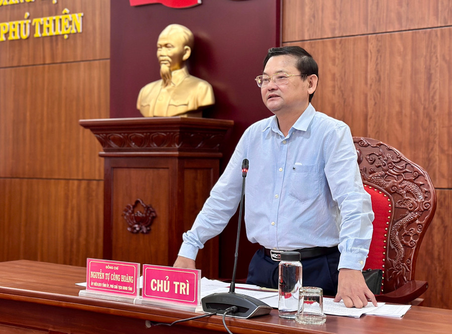 Vice Chairman of the Provincial People’s Committee Nguyen Tu Cong Hoang speaks at the working session with the communes of Phu Thien, Chu A Thai, Ia Rbol, and Ia Sao. Photo: Ha Duy pho-chu-tich-ubnd-tinh-nguyen-tu-cong-hoang-phat-bieu-tai-buoi-lam-viec-voi-cac-xa-phu-thien-chu-a-thai-ia-rbol-va-ia-sao-anh-ha-duy.jpg