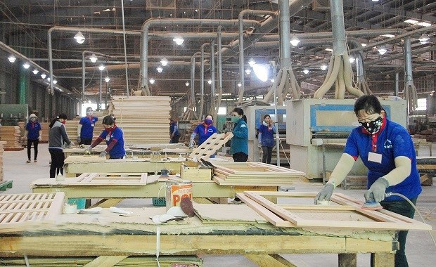 Export wood product workshop of Tiến Đạt Wood Engineering JSC. Photo: Ngọc Nhuận phan-xuong-san-xuat-do-go-xuat-khau-cua-cong-ty-cp-ky-nghe-go-tien-dat.jpg