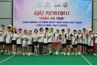 Students and teachers from Nguyen Hue Secondary School beamed with excitement as they attended the opening ceremony of the Pickleball Tournament celebrating Vietnamese Teachers' Day (November 20) at 52 Sports Stadium in Gia Lai.