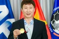 Winning the 33rd SEA Games, Coach Kim Sang-sik receives a medal and 33 taels of 24K gold