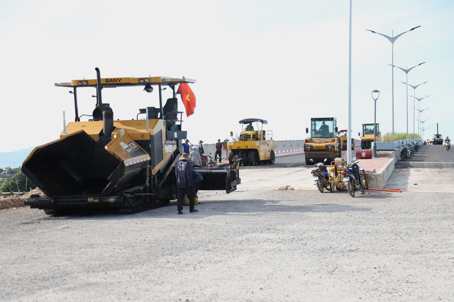 Accelerating the disbursement of key transportation projects. Photo: T.SỸ cong-tac-giai-ngan-tot-tao-dong-luc-cho-cac-nha-thau-day-nhanh-tien-do-cthi-cong-cac-cong-trinh-giao-thong-trong-diem-anh-tsy.jpg