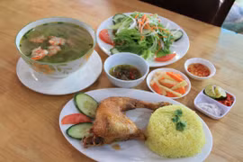Dong Ung chicken rice: A humble dish winning over diners in Pleiku