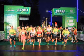 Despite the light rain, the athletes' passion for running remained undeterred. Photo: Hoang Hoai