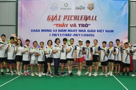 Students and teachers from Nguyen Hue Secondary School beamed with excitement as they attended the opening ceremony of the Pickleball Tournament celebrating Vietnamese Teachers' Day (November 20) at 52 Sports Stadium in Gia Lai.