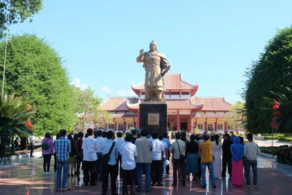 The statue of Emperor Quang Trung at the Quang Trung Museum (Tay Son commune, Gia Lai province) stands as a symbol commemorating the legendary rapid march of the spring of the Year of the Rooster, 1789. Photo: Ngoc Nhuan