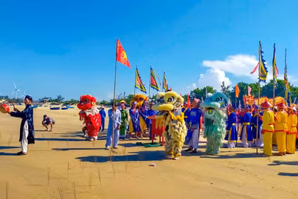 Fishermen from the Trung Lương lagoon community perform the Nam Hai deity welcoming ceremony on the beach. Photo: Provided by the correspondent
