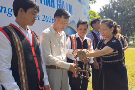 Gia Lai: 16 Sets of Gong Instruments Handed Over to Ethnic Minority Villages
