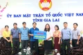 The Standing Committee of Tuy Phuoc Commune has presented 280 million VND in support of flood-affected residents to the Vietnam Fatherland Front Committee of Gia Lai Province. 