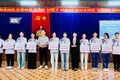Ten “Chắp cánh ước mơ” scholarships awarded to students in Gia Lai.