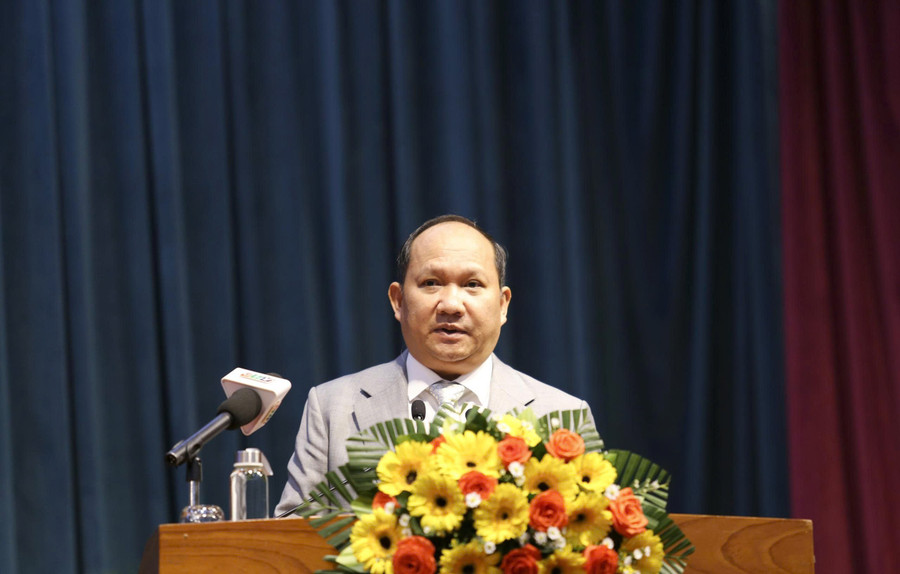 Rah Lan Chung, Standing Deputy Secretary of the Provincial Party Committee and Chairman of the Provincial People's Council, delivers the opening remarks at the session. Photo: Nguyễn Hân a2.jpg