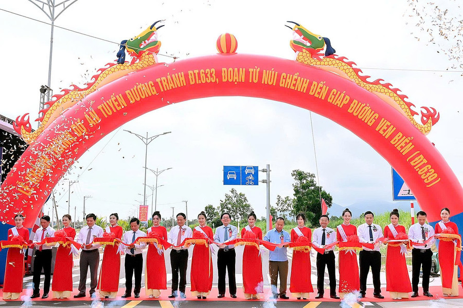 Inauguration of the bypass road of Provincial Road 633, from Nui Ghenh to the coastal road (Provincial Road 639). z7065777947531-a270db08f94c362679b694d84faf19f0.jpg
