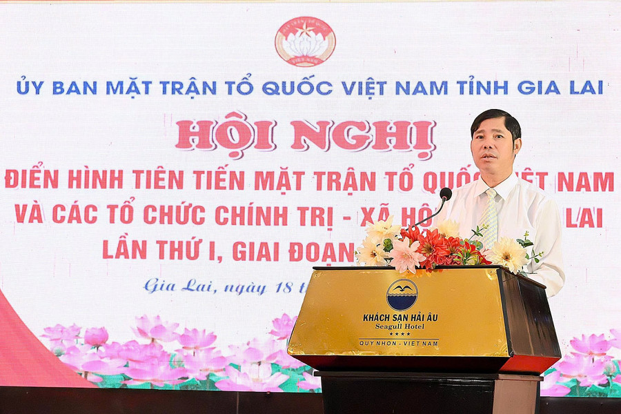 Trần Minh Sơn, Standing Vice Chairman of the Provincial Fatherland Front Committee, urges the Vietnam Fatherland Front and political-social organizations at all levels to thoroughly grasp the spirit of "The more difficult it is, the more we must emulate." Photo: Đức Thụy z7024347432924-e48ebcecbd3c225808c39aaceea2967e.jpg