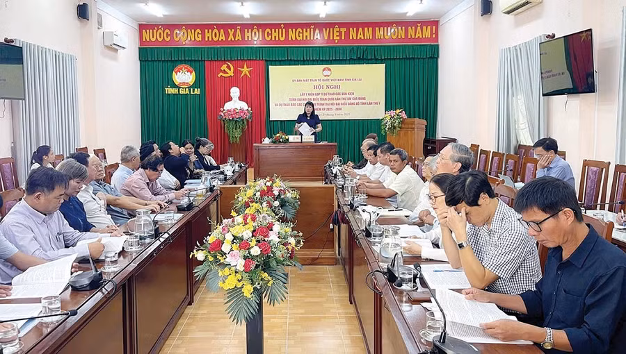 The Vietnam Fatherland Front Committee of Gia Lai province organizes a conference to collect feedback on draft documents for the 14th National Party Congress and the draft Political Report for the 1st Provincial Party Congress, 2025-2030 term.