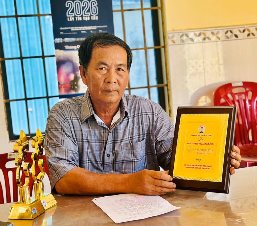 Mr. Nguyễn Xuân Thạch shares about maintaining the 'Cooperative Star' title for three consecutive years. Photo: Hồng Thương