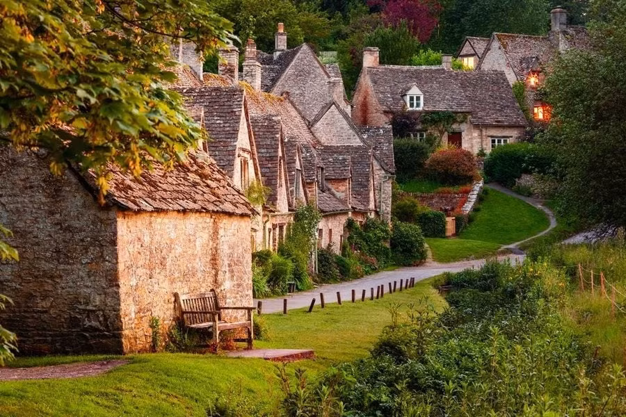 Nestled in the heart of the Cotswolds, Bibury unfolds like a watercolor dream—where gleaming thatched cottages line Arlington Row and mossy rooftops whisper tales of 14th-century weavers.