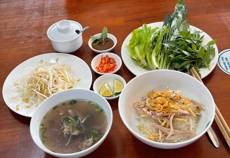 Phở khô Gia Lai là đại diện tiêu biểu của ẩm thực phố núi. Ảnh: Minh Châu