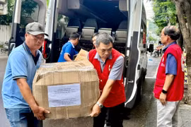 The provincial Red Cross (facility 1) received goods donated by various organizations on the morning of October 8.