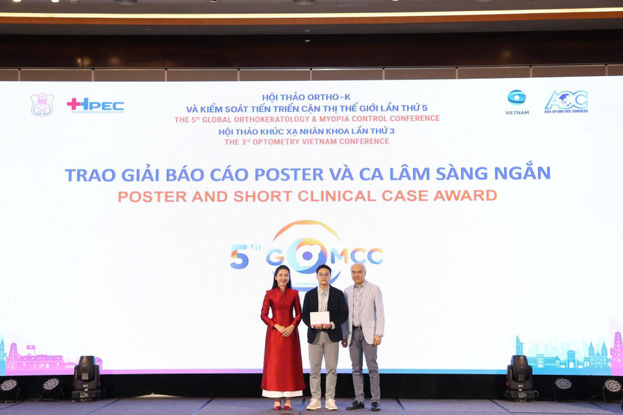 Dr. Lê Thái Minh Hiếu wins second prize at the conference. Photo: Provided by subject gen-h-hieu.jpg