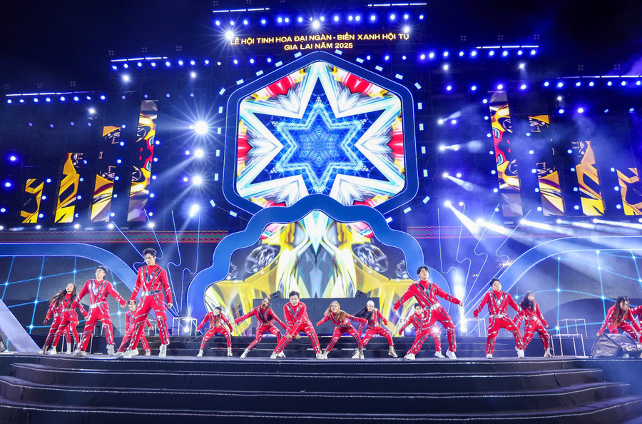 Many youthful and energetic performances captivated young audiences. Photo: Nguyễn Dũng gen-h-tre.jpg