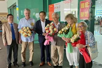 Professor Serge Haroche, the French scientist and recipient of the 2012 Nobel Prize in Physics, arrived in Quy Nhon (Gia Lai province) today (October 6) to attend the international conference "100 Years of Quantum Physics".