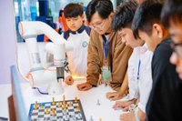 The ChessRobot system, invented by students at FPT University Quy Nhon, is capable of playing chess at various levels thanks to its integration of artificial intelligence (AI).