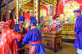 The memorial ceremony was conducted according to traditional rituals. Photo: Ngoc Nhuan