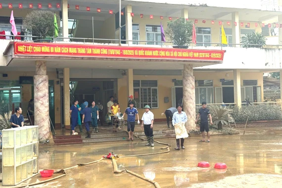 The Gia Lai provincial medical team has provided comprehensive disinfection support, helping Thai Nguyen Rehabilitation Hospital quickly restore safe conditions to resume admitting patients. Photo: Provided by the Organizing Committee