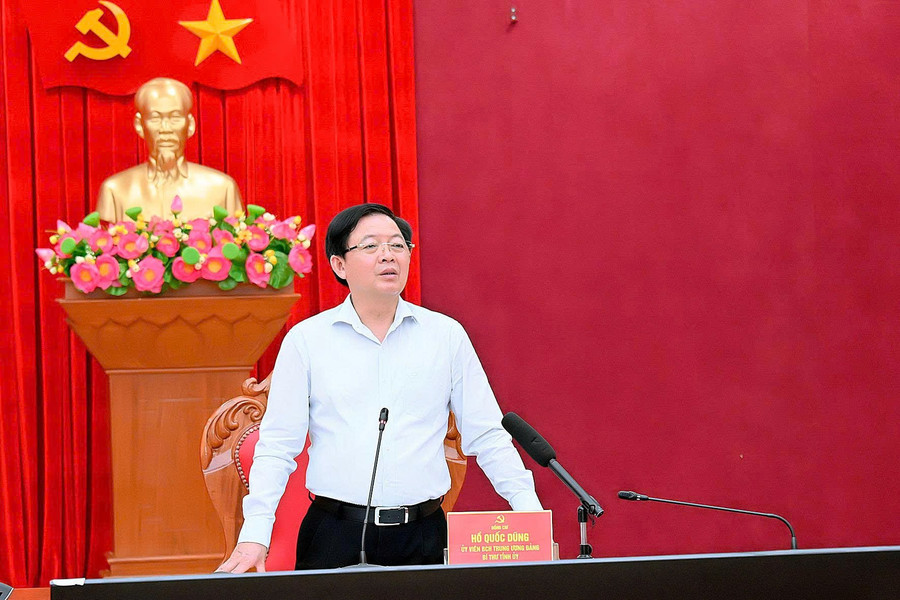 Secretary of the Provincial Party Committee Hồ Quốc Dũng delivers the meeting’s concluding remarks. Photo: Đức Thụy bt1.jpg