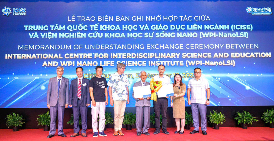 The ICISE Center and the Institute for Nano Life Science Research sign a memorandum of understanding. Photo: An Nhiên doi-moi-sang-tao.jpg