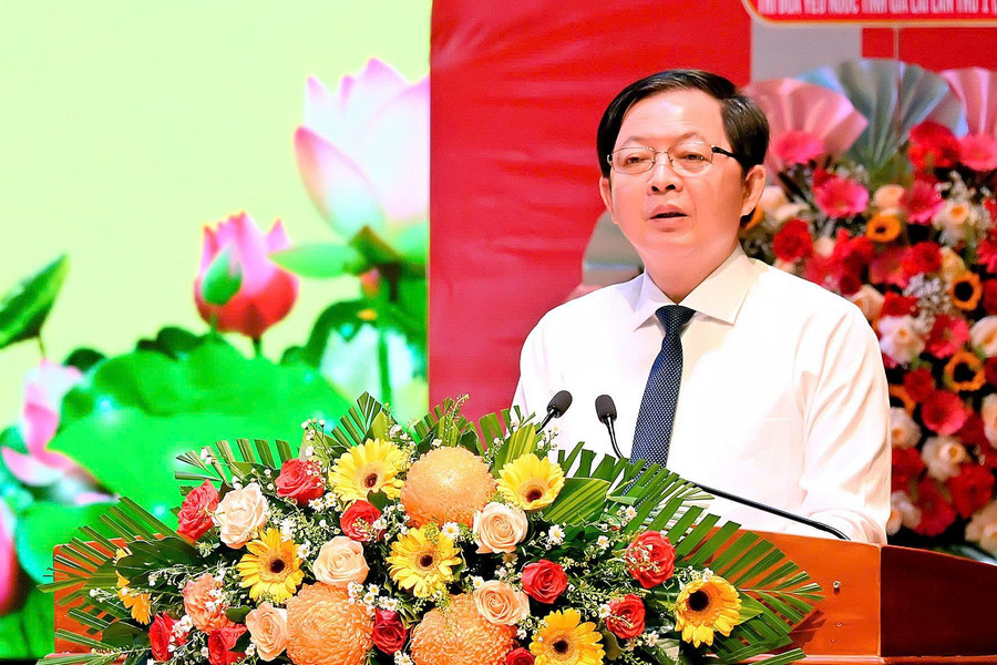 Provincial Party Secretary Hồ Quốc Dũng delivers a speech at the Congress. Photo: Đức Thụy Provincial Party Secretary Hồ Quốc Dũng delivers a speech at the Congress. Photo: Đức Thụy