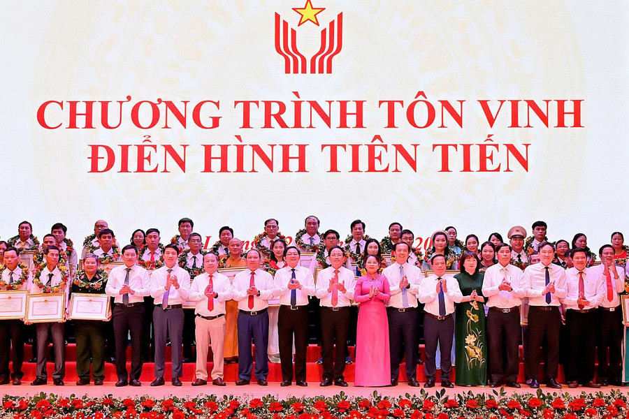 The First Gia Lai Provincial Patriotic Emulation Congress honored 80 exemplary role models. Photo: Đức Thụy can.jpg
