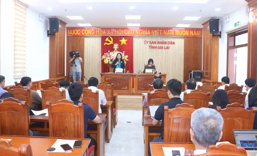 quang-canh-buoi-gap-mat-quang-tan.jpg