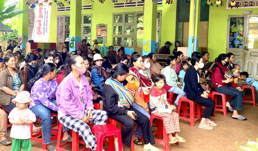 "Safe motherhood week" held in Chư Pưh Commune. Photo: Thu Loan tuan-le-an-toan.jpg