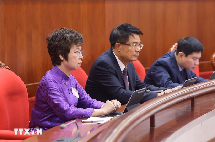 Delegates attend the opening session of the 14th Plenum. Photo: Lam Khanh/VNA