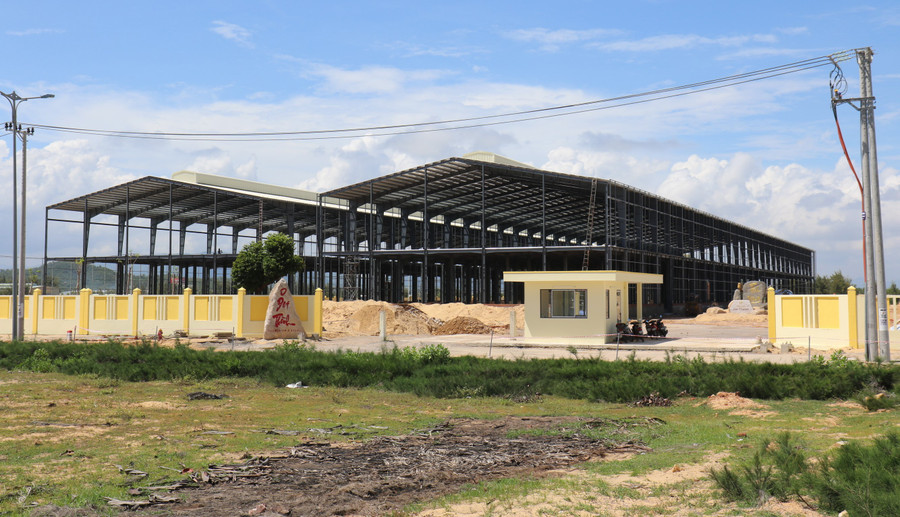 Tân Đại Hưng General Company Limited is implementing a project to manufacture indoor and outdoor furniture from wood and metal, as well as synthetic rattan products, at Nhơn Hội Industrial Park (Zone A). Photo: T.Sỹ tan-dai-hung.jpg